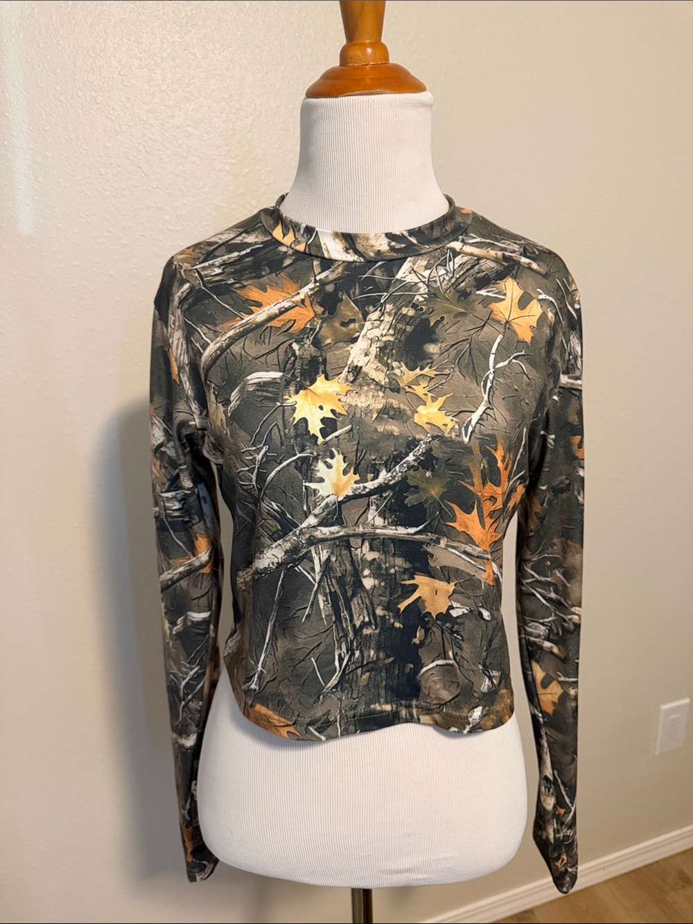 Long-Sleeve Camouflage Leaf Print Top - Green/Orange